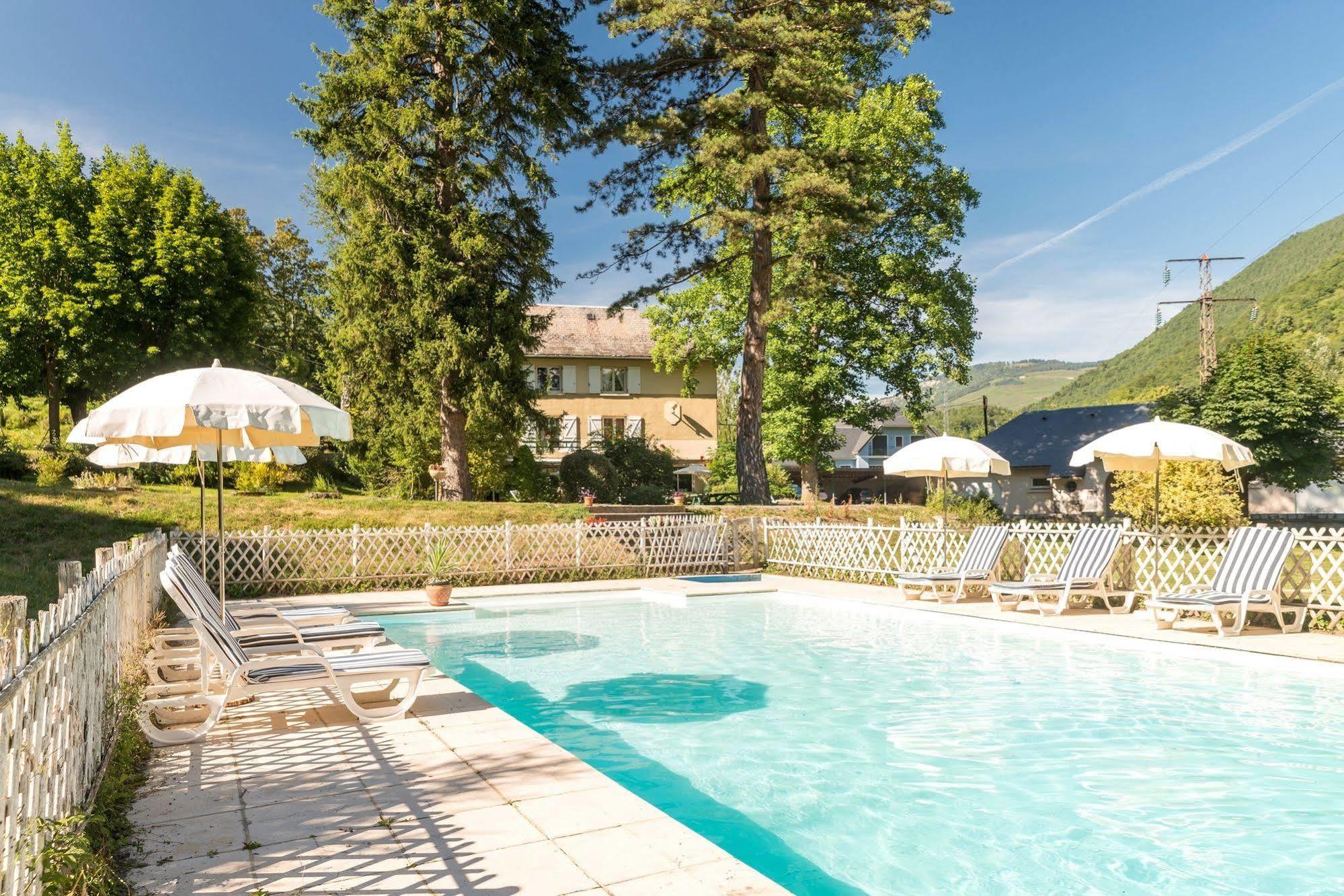 Hotel Du Val D'Aure Cadéac Exterior foto